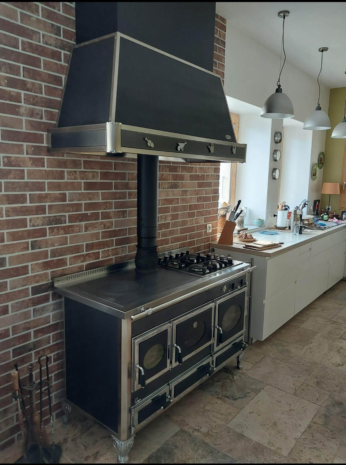 Installation d’une cuisinière mixte bois et électrique Wekos 135 LGE
