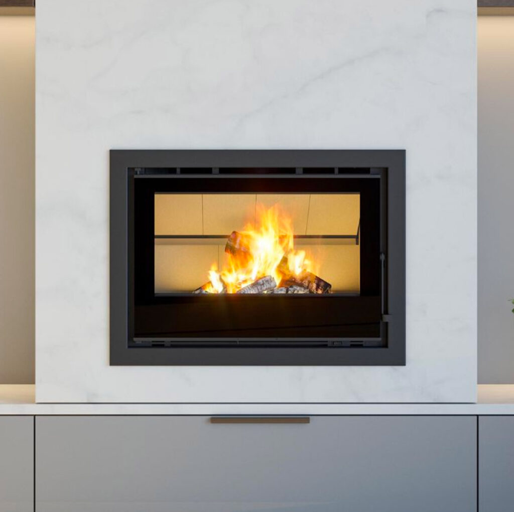 Insert et foyer à bois Chama Crystal 78 Vermiculite chez Poêle & Ambiance sur Valence (Drôme Ardèche)