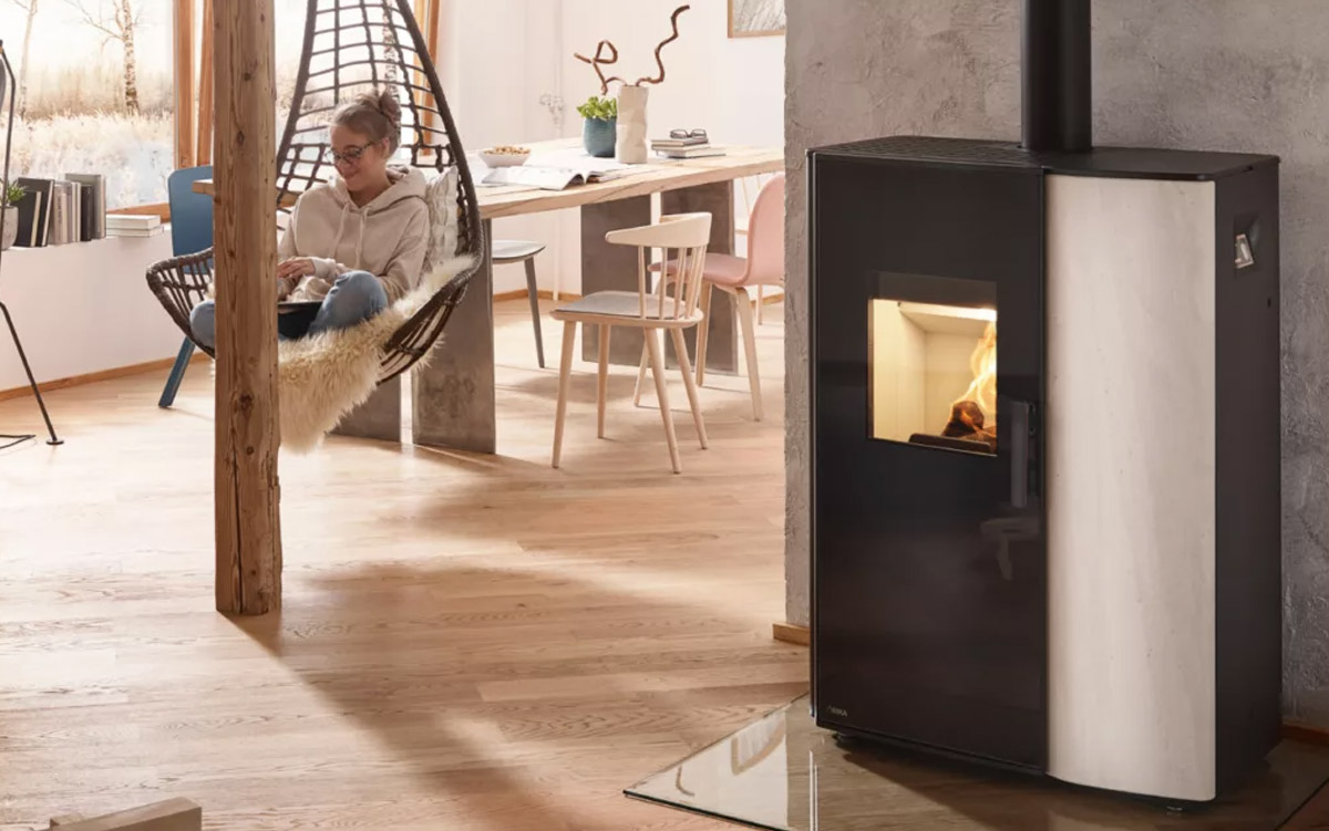 Rika, marque de poêles mixte (bois et granulés) disponible sur Valence et dans toute la Drôme et l'Ardèche avec Poêle & Ambiance