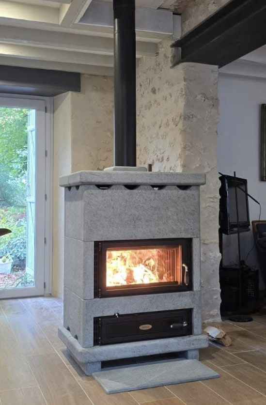Poêle de masse Wekos à Dunière Sur Eyrieux (Ardèche)
