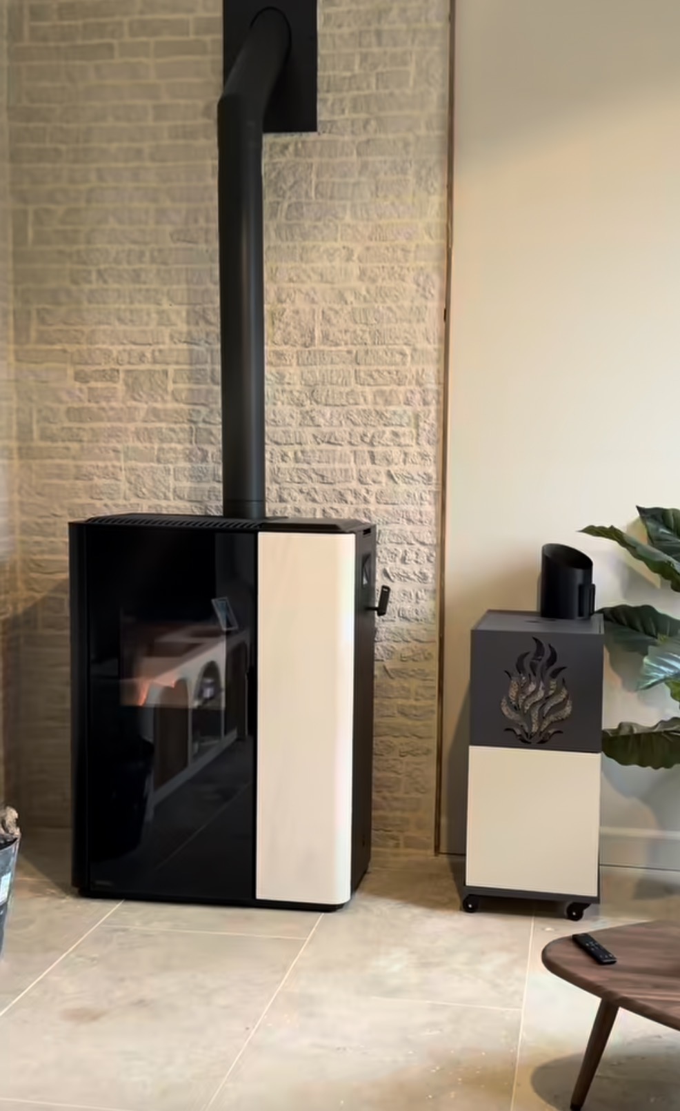 Installation d’un Poêle Mixte Bois et Granulés Rika Induo à Valence (26) : Chauffage Écologique et Performant